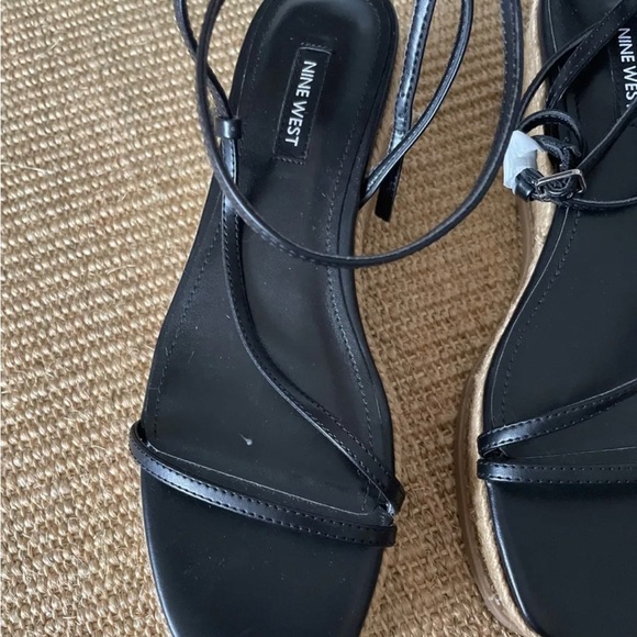 NWOT! Nine West platform sandals. Style wnalexx3. 7.5M. Black. Strappy. - Picture 3 of 10